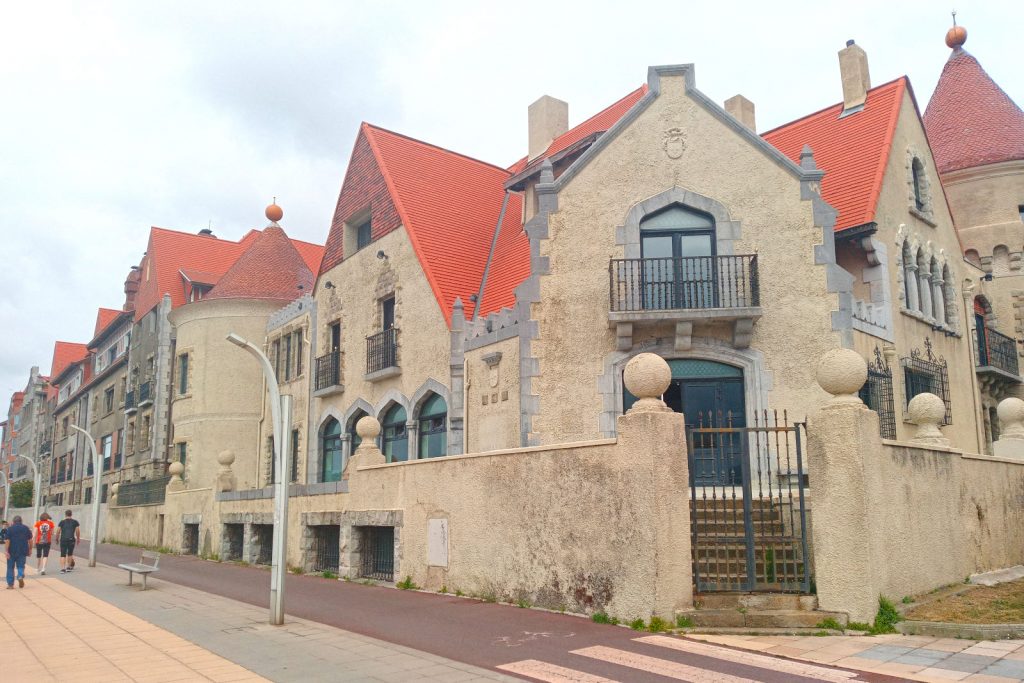 Casa Cisco en Getxo rehabilitada para uso residencial por GAL2 Arquitectos
